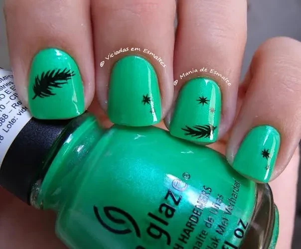 Esmalte China Glaze In The Lime Light + carimbo m77 Konad