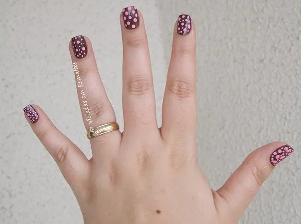 Unhas de Poá com Caneta Esmalte Decoração Rosa Floral Risqué