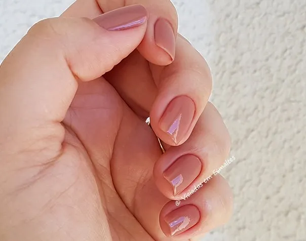 Unhas com Esmalte DNA Italy Beige